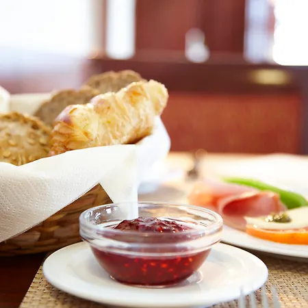 Hotel By Premiere Classe 3*