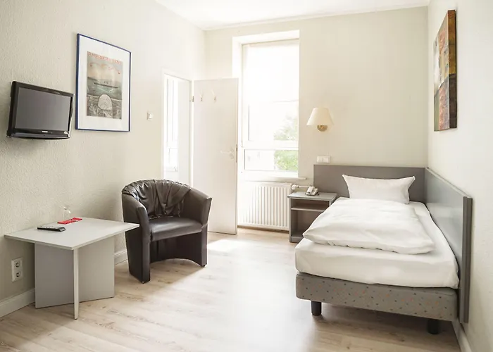 Hotel By Premiere Classe 3*